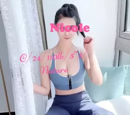 身材好长相漂亮的亚裔女生，本人照片