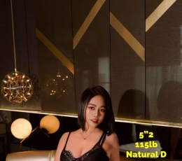 新到胸围D的女生，本人照片