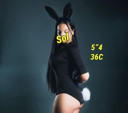 新到胸围C的欧美女生，本人照片