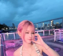 新到21岁长相漂亮的亚裔女生，本人照片