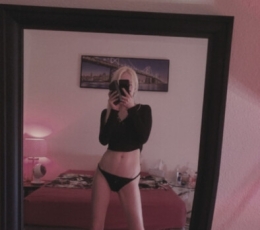 新到漂亮的亚裔女生，本人照片