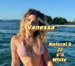 新到臀大活好的欧美女生，本人照片