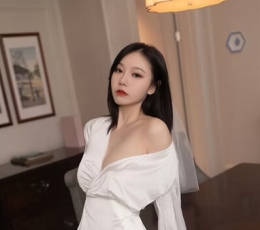 新到24岁胸围D的女生，本人照片