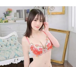 新到胸围D的日本女生，本人照片
