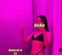 新到身材苗条的欧美女生，本人照片