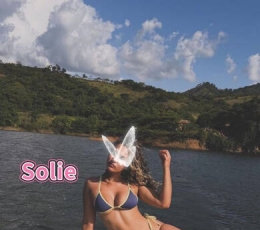 D罩杯大胸的巴西女生Solie